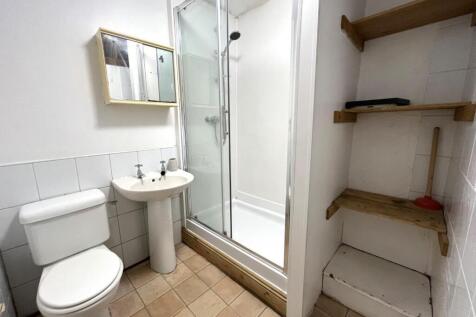 Shower Room .JPG