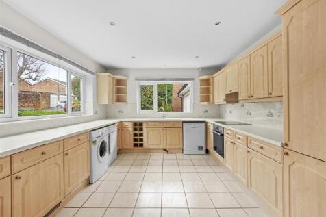 20a Maybrook Gardens, HP13 6PJ-9.jpg