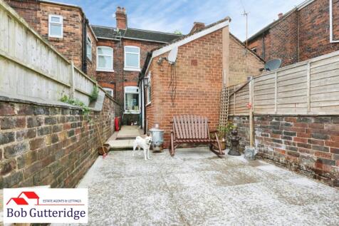 ENCLOSED REAR YARD