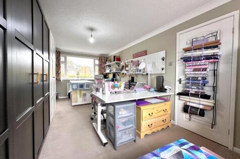 Large Master Bedroom 916