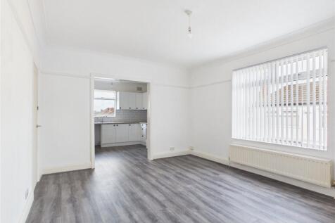 Prenton Road West, Birkenhead, CH42 photo 3