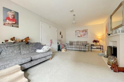 Apricot Mews, CO5 photo 5