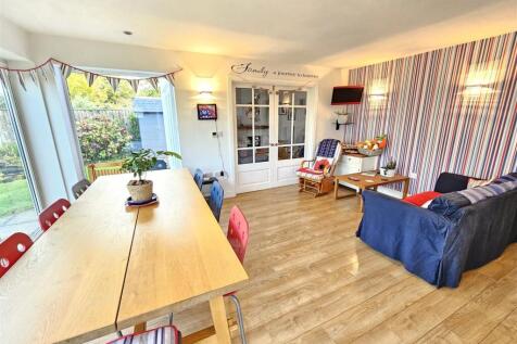 Dining and snug area.jpg