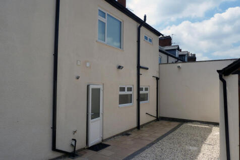 Holliers_Walk_Exterior_002