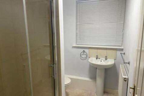 113 Dyehouse Lane, New Mills, High Peak photo 3