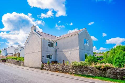 St Columb, TR9 - property photo