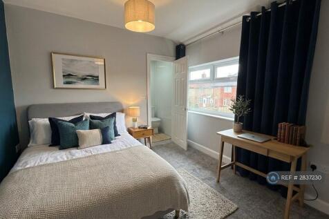 Master En-Suite Room £430