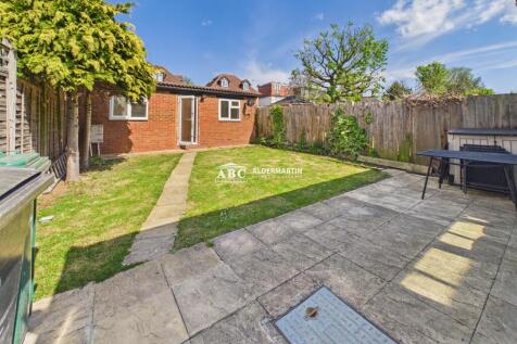 CAM03827G0-PR0152-STILL009.jpg