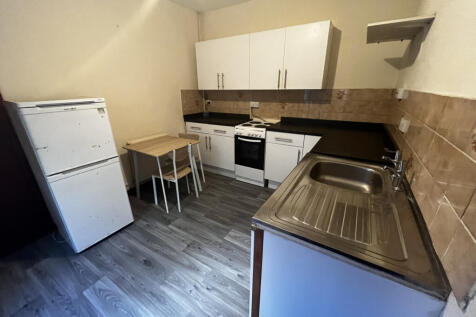 1 Bedroom Ground Floor Rear Flat with Patio Garde