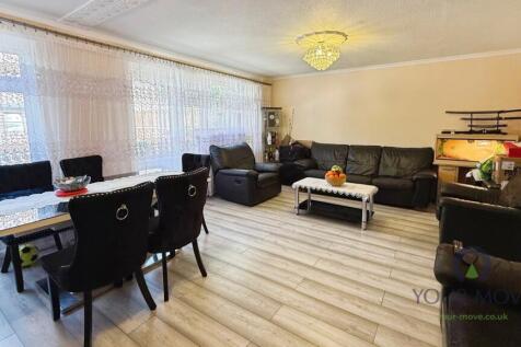 Aisher Road, London, SE28 photo 3