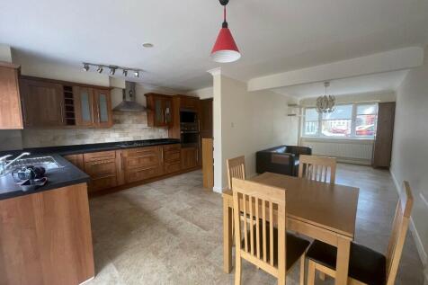 Ashurst Drive, Ilford, London, IG6 photo 3