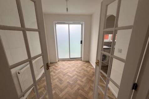 Tavistock Road, Sale photo 4