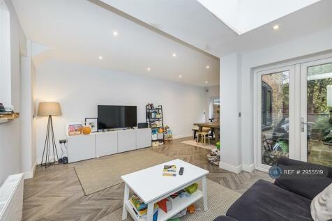 Barrett Road, London, E17 photo 3