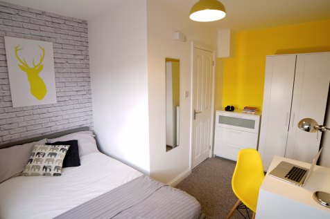 Studio semi-detached on Middleton Road, £750/mo