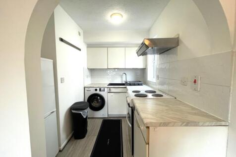 St. Pauls Rise, London, N13 photo 4