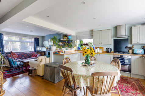 A16 - 3 Crispin Road Kingsbridge - 250930