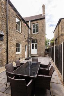 Fairlop Road, E11