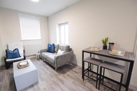 27/28 - Carholme Road - Student Apartment photo 3