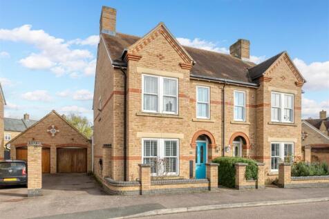 3-bed semi-detached on Heathcliff Avenue, Fairfield SG5 4EY, £1,795/mo