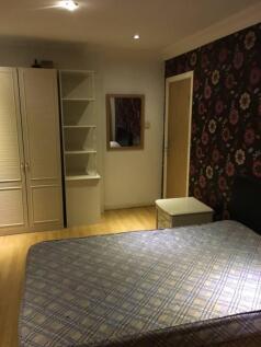 Bright, tidy double bedroom with patterned feat...