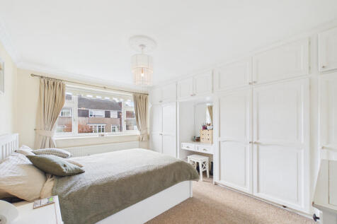 Mater bedroom 3