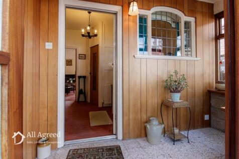 ENTRANCE PORCH