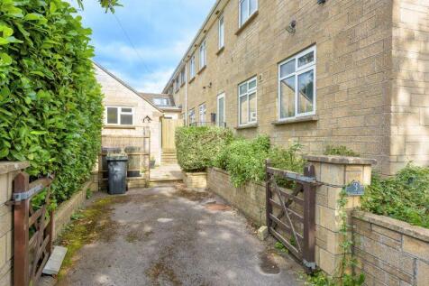 Entrance &amp; Driveway