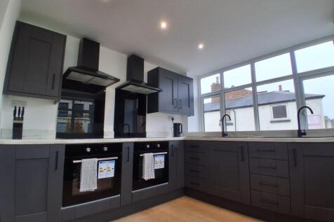 6-bed house on Market Street, Chorley, Lancashire, £725/mo