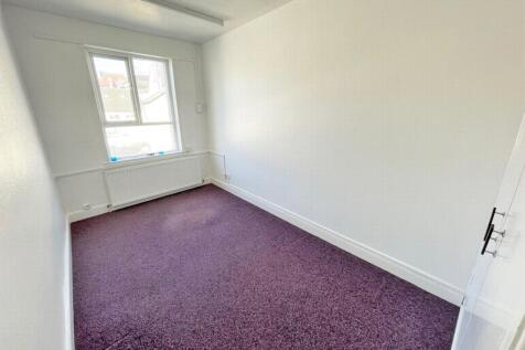 Commercial Property to rent Image 3