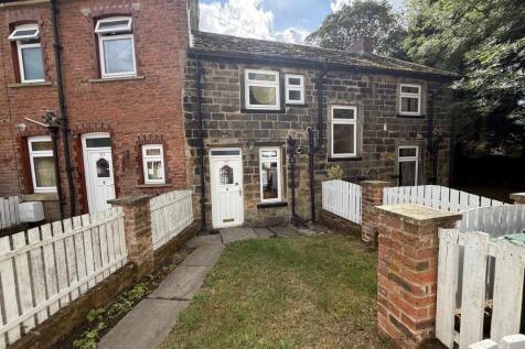 2-bed terraced on 195 Toftshaw Lane, Bradford, West Yorkshire, BD4 6QR, £650/mo