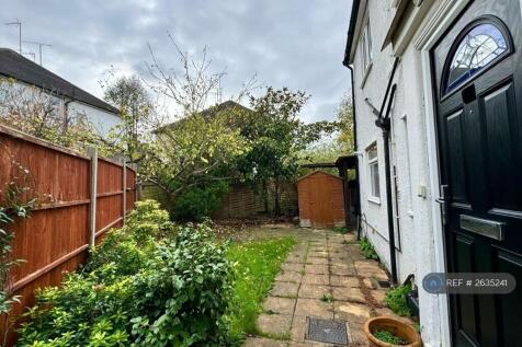 Front Entrance / Garden 