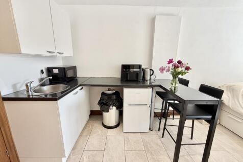 Ham Lane , Ferndown,  photo 4