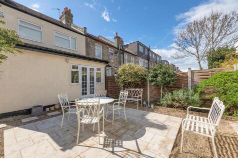 Peterborough Road, E10 11