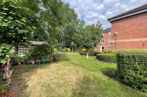 Hudsons Court, Darkes Lane, Potters Bar, Hertfordshire, EN6 1DH photo 3