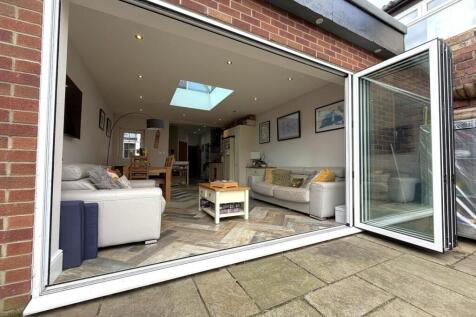BI-FOLD DOORS TO THE GARDEN