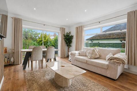 Living/Dining Area