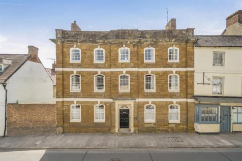 Highcroft House, 157 Watling Street East, Towceste