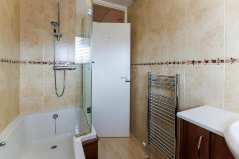 Bathroom 1 SAPL9550.jpg