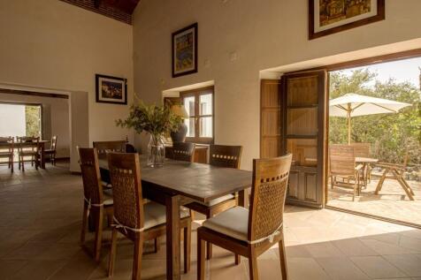 COM2507CH--dining-2.