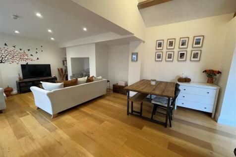 livingroom 3.jpg