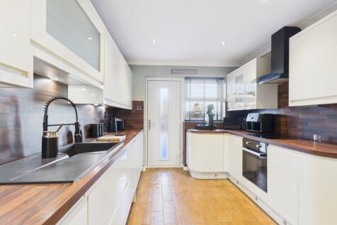 EweMove Spalding -  Cornfield House -  Kitchen