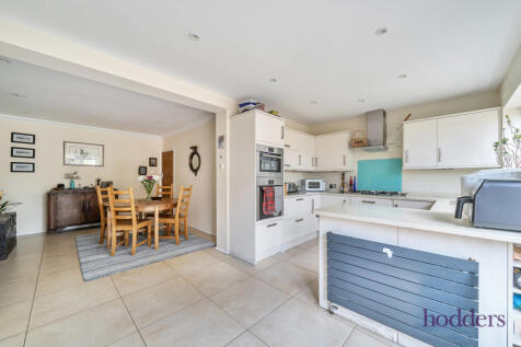 d7df5c63-e645-404...