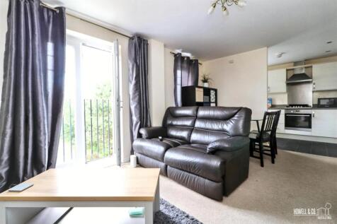 LOUNGE/DINING AREA