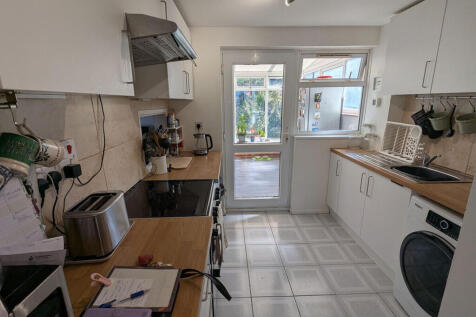 8 Ambrose Court, Mount Ambrose, Redruth. TR15 1QX photo 4