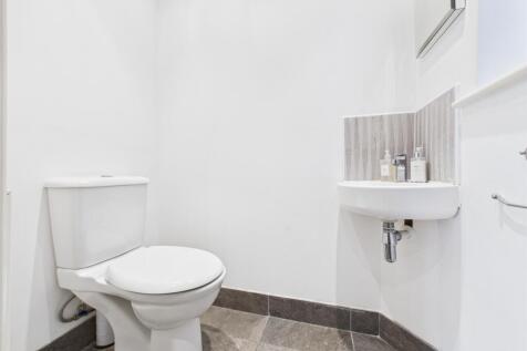 CAM03729G0-PR0114-STILL001