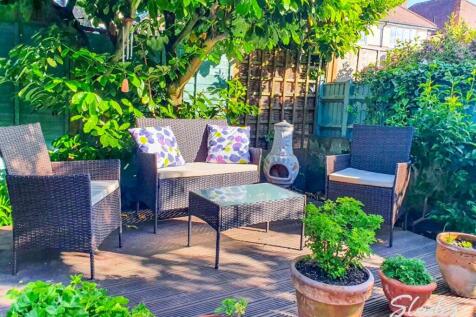 25 Pine Avenue garde