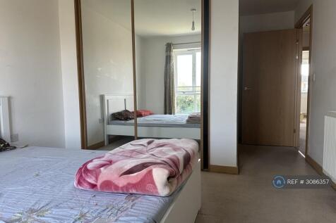 Evergreen Drive, West Drayton, UB7 photo 4