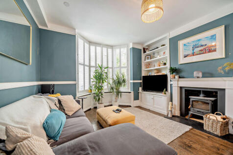 8701645-interior0...