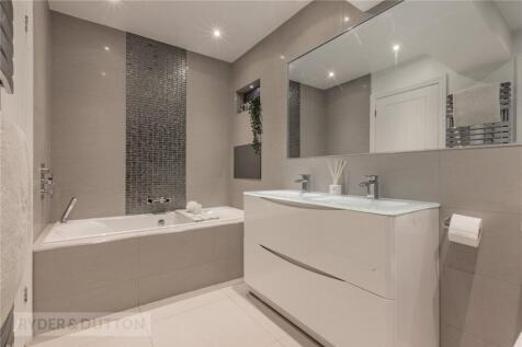 Jack &amp; Jill Bathroom