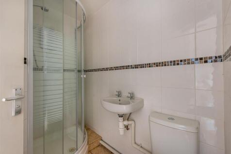 Jackanory Cottage-bed6 ensuite.jpg